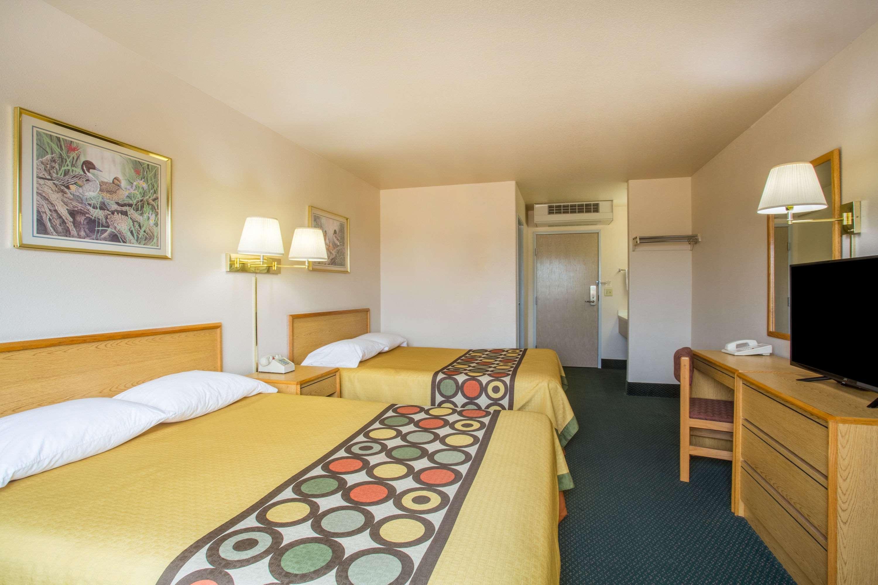 Hotel Super 8 By Wyndham Hamilton Exterior foto